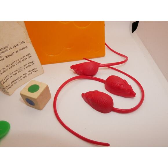 VTG 3 Blind Mice Game 1967 3 Mice 24 Chips Dice Instructions Cheese Container - Picture 3 of 7